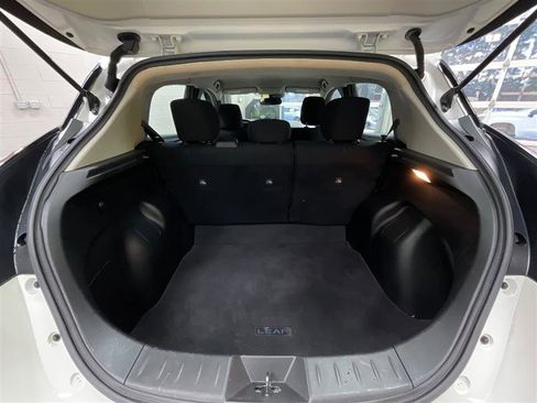Used 2020 Nissan Leaf SV w/ SV Technology Package image 21
