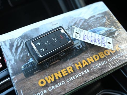 Used 2024 Jeep Grand Cherokee L Limited w/ Luxury Tech Group II image 37