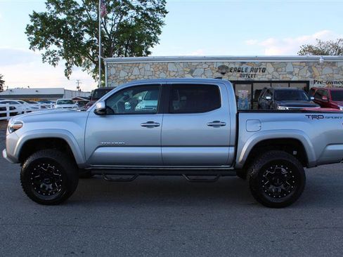Used 2019 Toyota Tacoma TRD Sport RWD image 4
