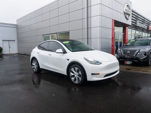 Used 2020 Tesla Model Y Long Range image 26