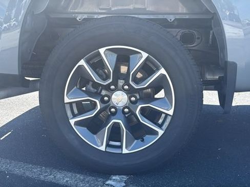 Used 2024 Chevrolet Silverado 1500 LT AWD/4WD image 9