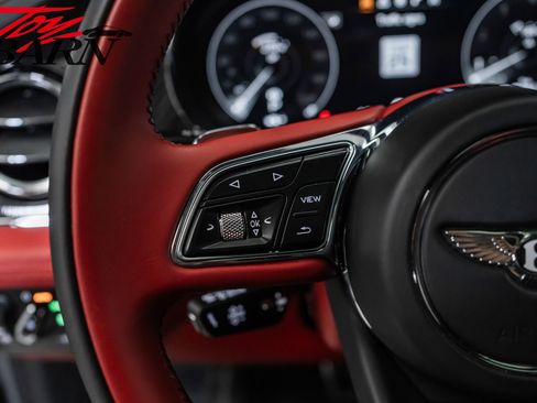 Used 2022 Bentley Bentayga image 32