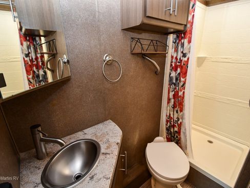 Used 2017 Ford E-450 and Econoline 450 Super Duty w/ A/C Prep Package image 6