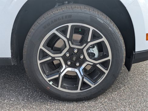 New 2025 Ford Maverick Lariat image 11