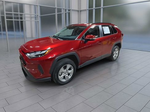 Used 2025 Toyota RAV4 XLE AWD/4WD image 4