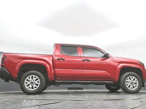 Used 2025 Toyota Tacoma SR image 34
