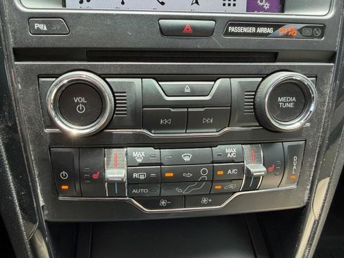 Used 2018 Ford Explorer XLT w/ Equipment Group 202A FWD image 25