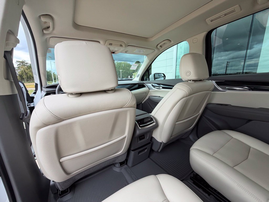 Used 2024 Cadillac XT6 Premium Luxury w/ Technology Package FWD image 18