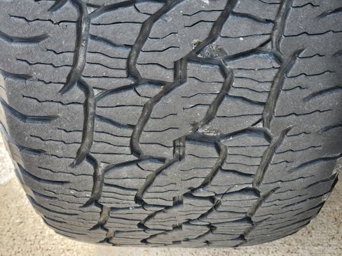 Used 2021 Chevrolet Suburban Z71 w/ Rear Media and Nav Package image 12