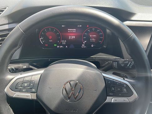 Used 2025 Volkswagen Atlas Peak Edition SE AWD/4WD image 30