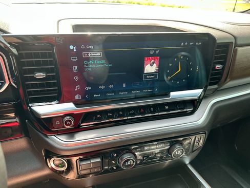 Used 2024 Chevrolet Silverado 1500 High Country w/ High Country Premium Package image 16