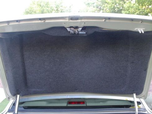 Used 1997 Lincoln Town Car Signature RWD image 45