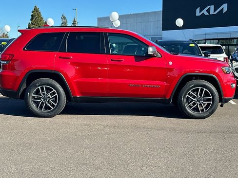 Used 2019 Jeep Grand Cherokee Trailhawk w/ Trailhawk Luxury Group image 3