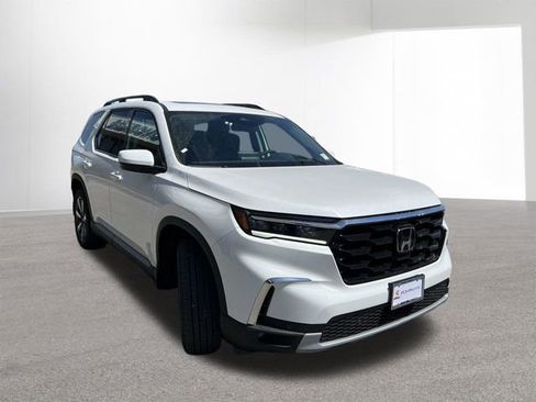 Certified 2025 Honda Pilot Touring image 45