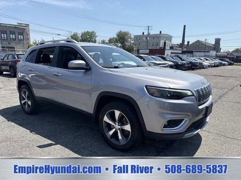 Used 2019 Jeep Cherokee Limited AWD/4WD image 2