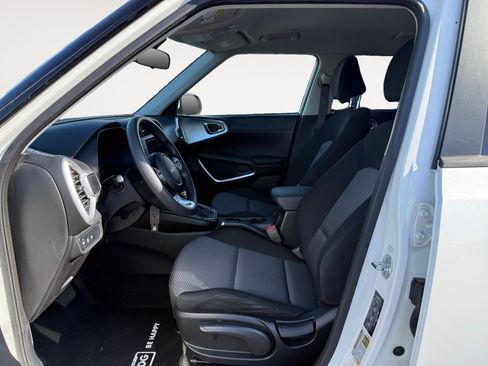 Used 2023 Kia Soul LX FWD image 10