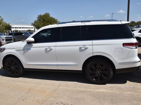 Used 2023 Lincoln Navigator Reserve AWD/4WD image 7