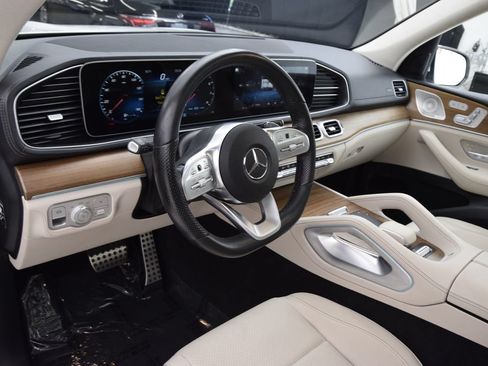 Certified 2023 Mercedes-Benz GLS 450 4MATIC image 22