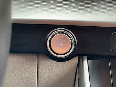 Used 2024 Kia Carnival LX image 22