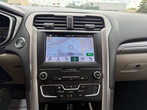 Used 2019 Ford Fusion SE image 30