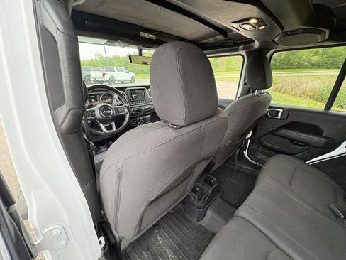 Used 2021 Jeep Wrangler Unlimited Sahara AWD/4WD image 18