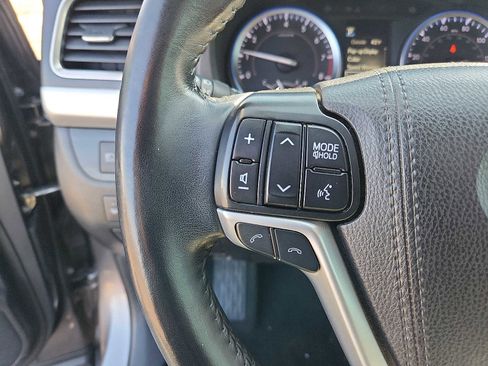 Used 2019 Toyota Highlander SE image 20