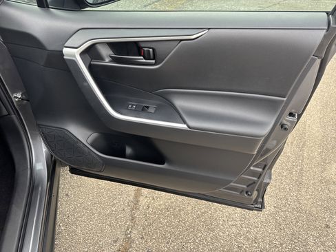 Used 2022 Toyota RAV4 LE image 14