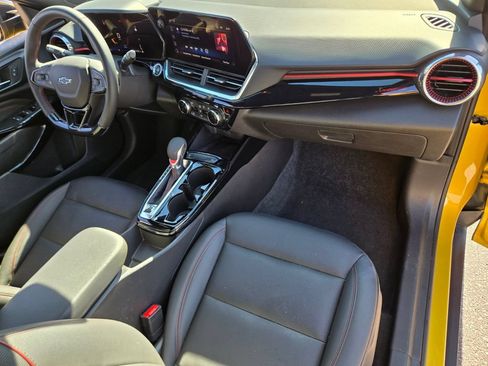 Used 2025 Chevrolet Trax RS w/ Sunroof Package FWD image 22