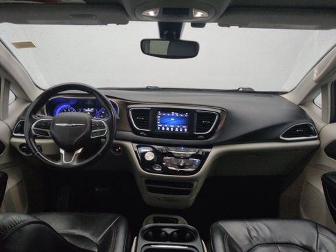 Used 2018 Chrysler Pacifica Touring-L image 22