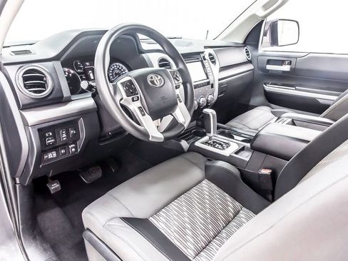 Used 2018 Toyota Tundra SR5 w/ SR5 Upgrade Package image 29