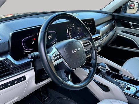 Certified 2025 Kia Telluride S FWD image 18