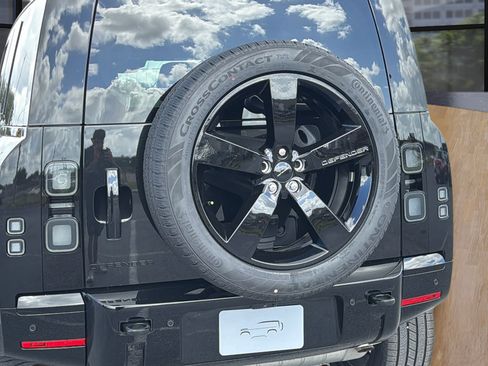 New 2026 Land Rover Defender 110 X-Dynamic SE AWD/4WD image 16