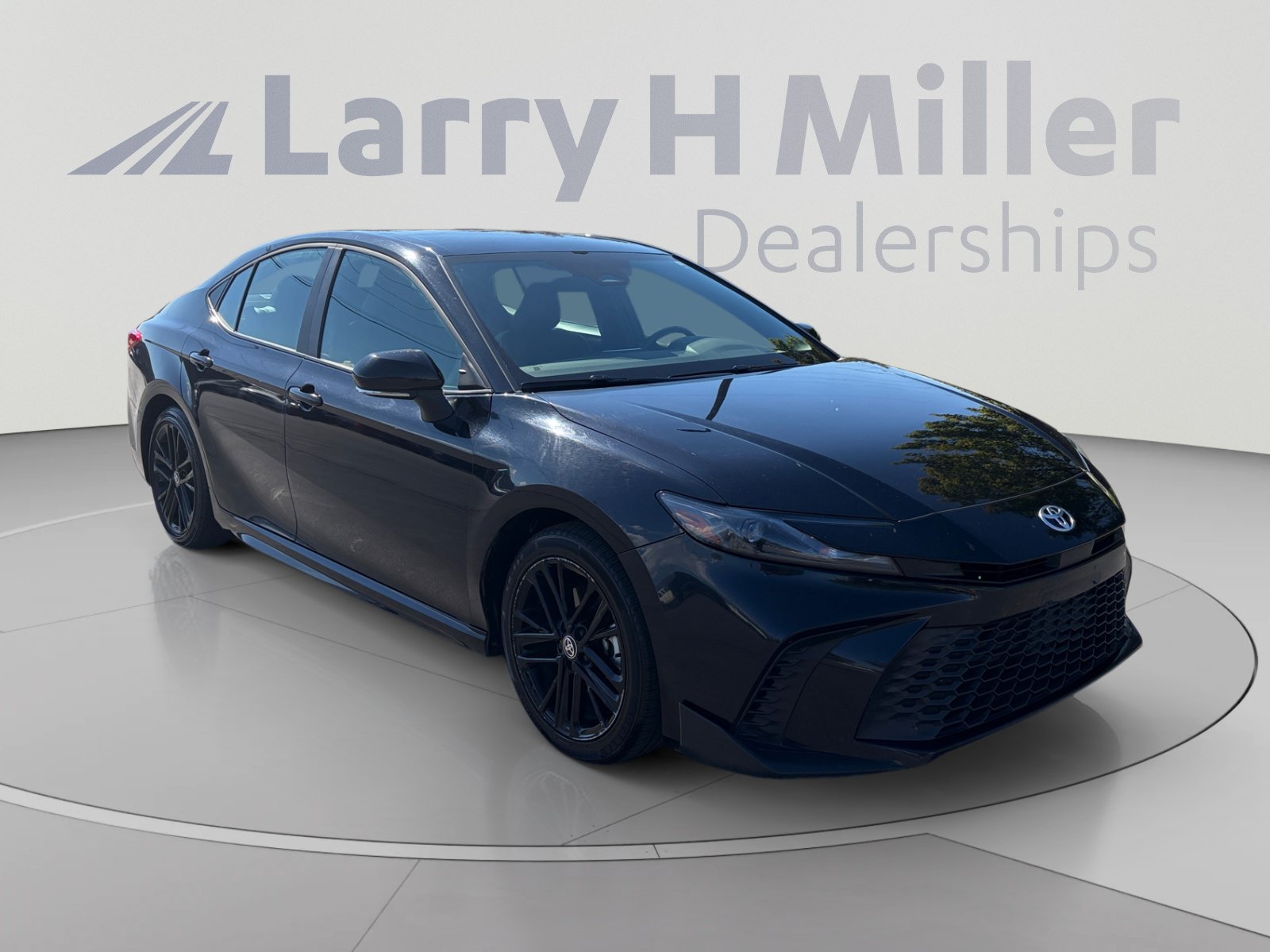 Used 2025 Toyota Camry SE FWD image 7
