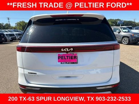 Used 2024 Kia Carnival LX FWD image 4