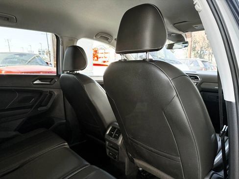 Used 2022 Volkswagen Tiguan SE image 29