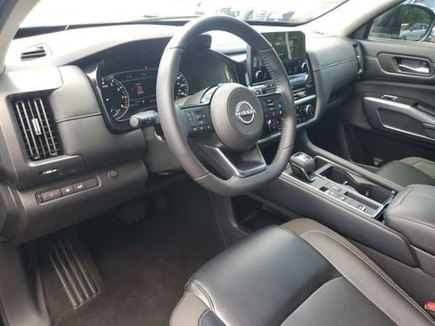 Used 2024 Nissan Pathfinder SL FWD image 14