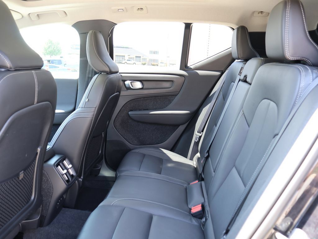 Used 2025 Volvo XC40 B5 Plus AWD/4WD image 17