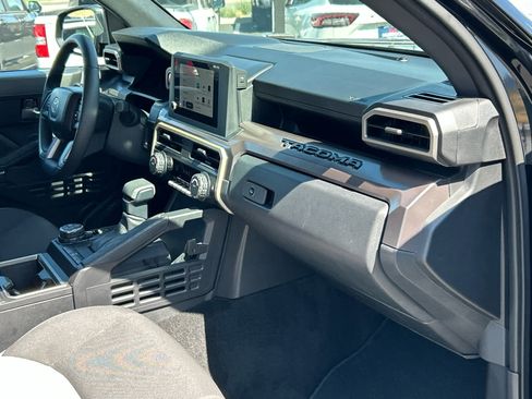 Used 2025 Toyota Tacoma TRD Off-Road image 21