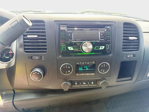 Used 2011 Chevrolet Silverado 2500 LT w/ Interior Plus Package AWD/4WD image 13