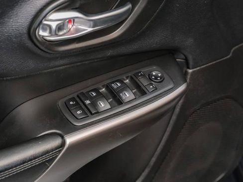 Used 2020 Jeep Cherokee Latitude Plus w/ Comfort/Convenience Group image 38