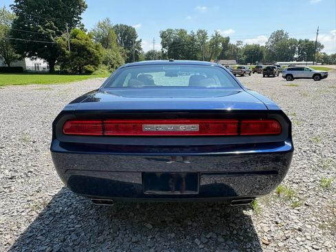 Used 2014 Dodge Challenger SXT RWD image 6