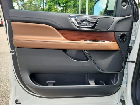 Certified 2022 Lincoln Navigator L Reserve w/ Monochromatic Package RWD image 13