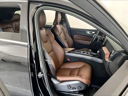 Used 2023 Volvo XC60 B5 Plus w/ Protection Package Premier AWD/4WD image 8