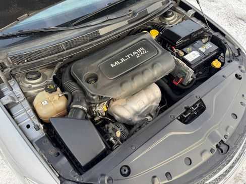 Used 2015 Chrysler 200 Limited image 23