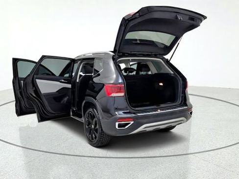 Used 2022 Volkswagen Taos SE FWD image 16
