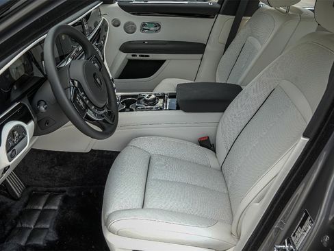 New 2025 Rolls-Royce Ghost image 18