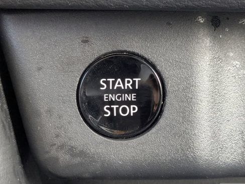 Used 2024 Nissan Rogue SV FWD image 33