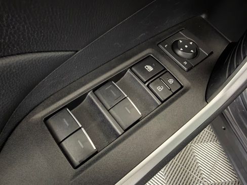 Used 2025 Toyota RAV4 XLE AWD/4WD image 10