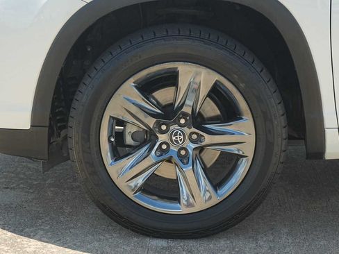 Used 2017 Toyota Highlander Limited Platinum FWD image 7