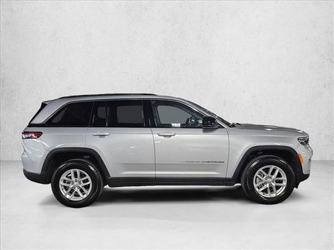 Used 2024 Jeep Grand Cherokee Laredo X RWD image 4